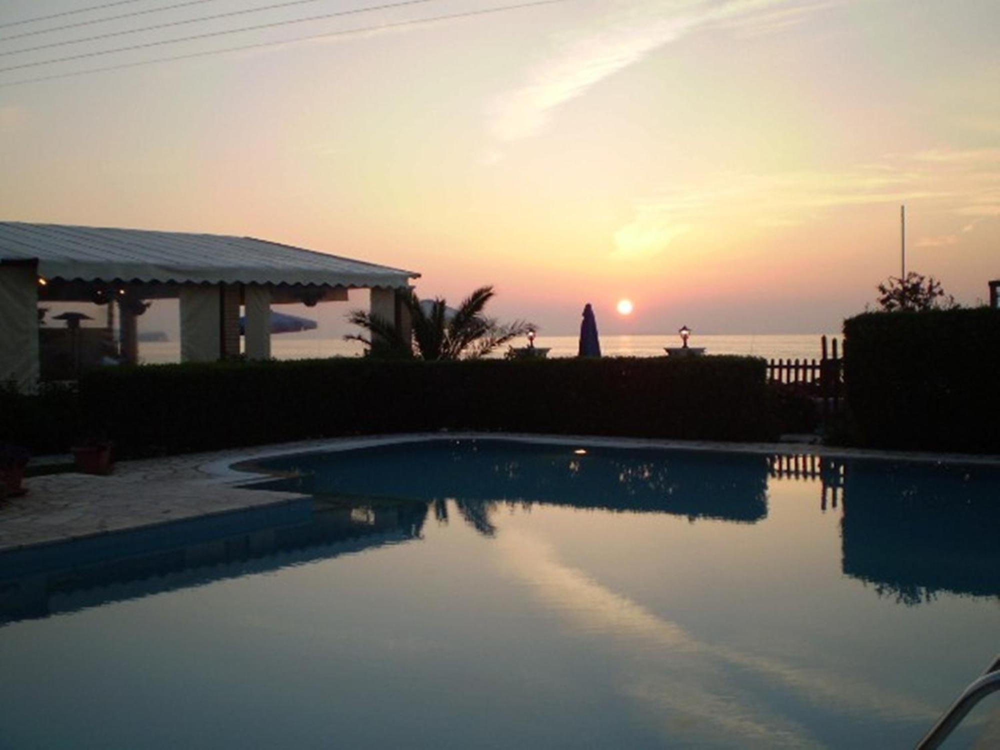 Filorian Hotel Apartments Acharavi  Bagian luar foto