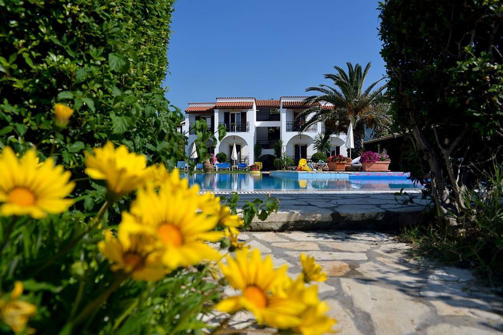 Filorian Hotel Apartments Acharavi  Bagian luar foto